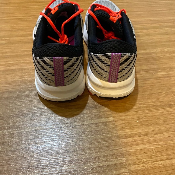 brooks sneakers near me